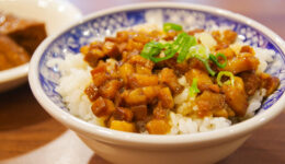 台湾の大衆料理である魯肉飯