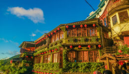 九份の街と青空（台湾）